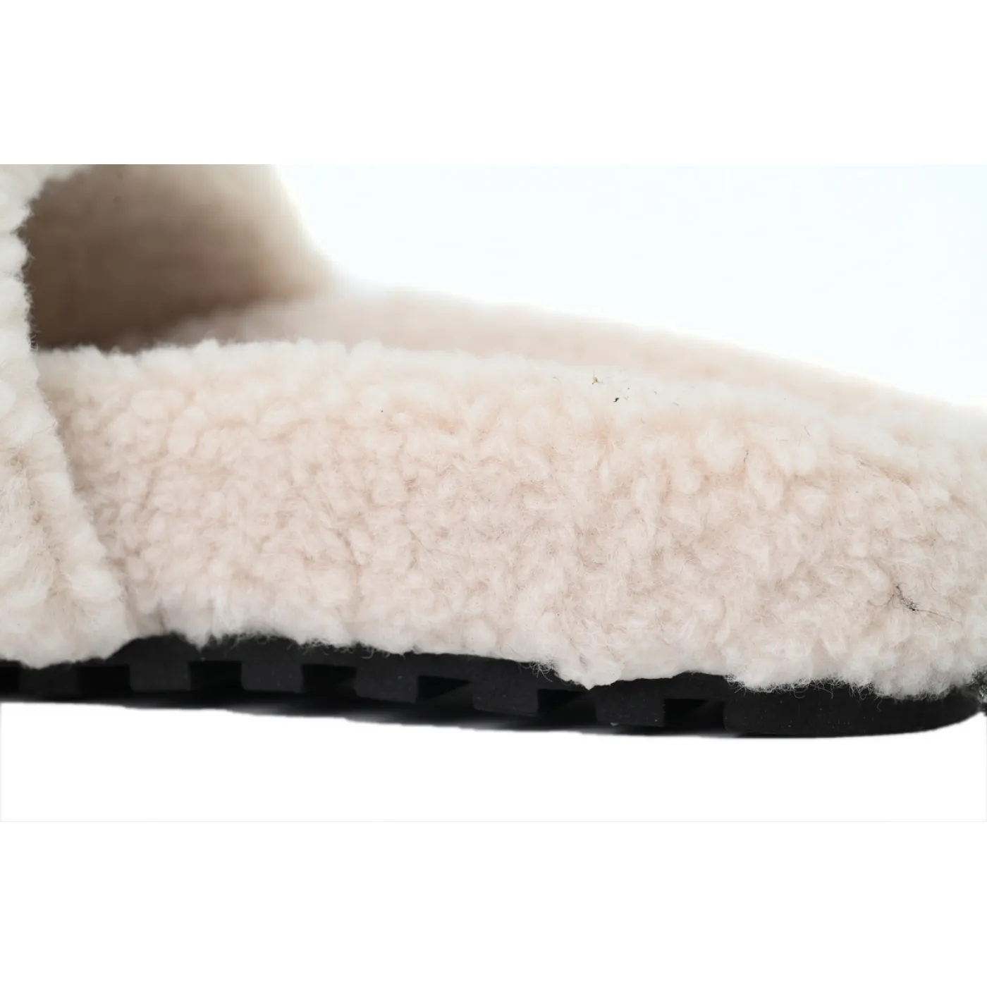 Louis Vuitton Bom Dia Shearling Flate Slippers Beige