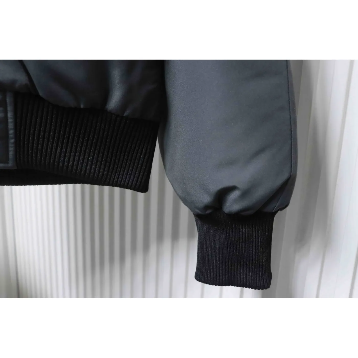 Canada Goose Chilliwack Bomber Jacket Short Down Jacket PBI Gray