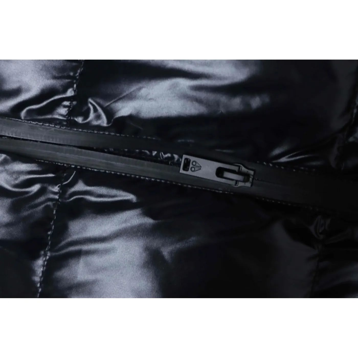 Moose Knuckles Glossy Down Vest Sleeveless Jacket Black