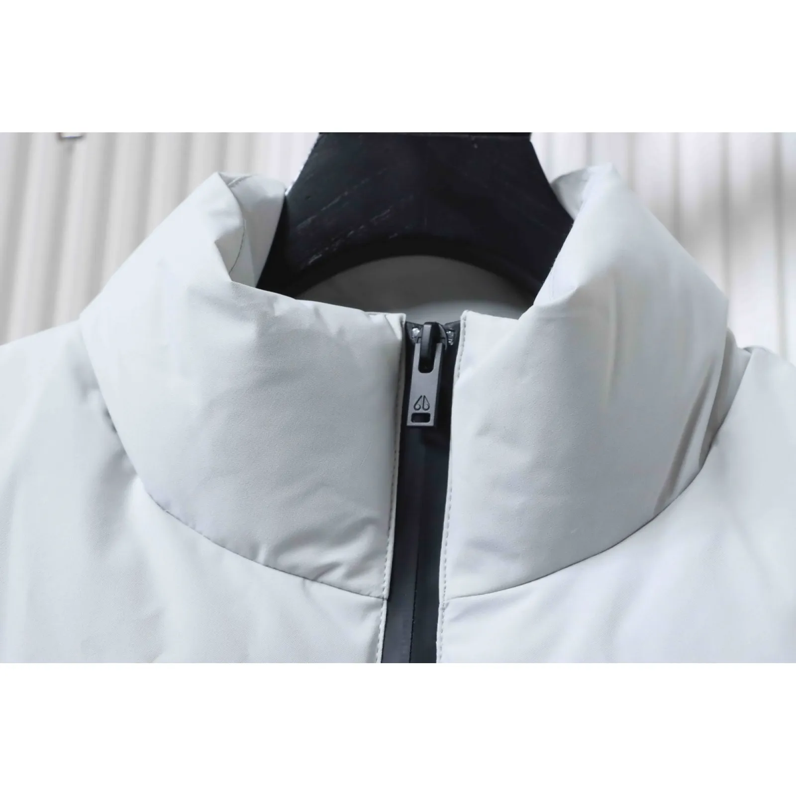 Moose Knuckles Glossy Down Vest Sleeveless Jacket White