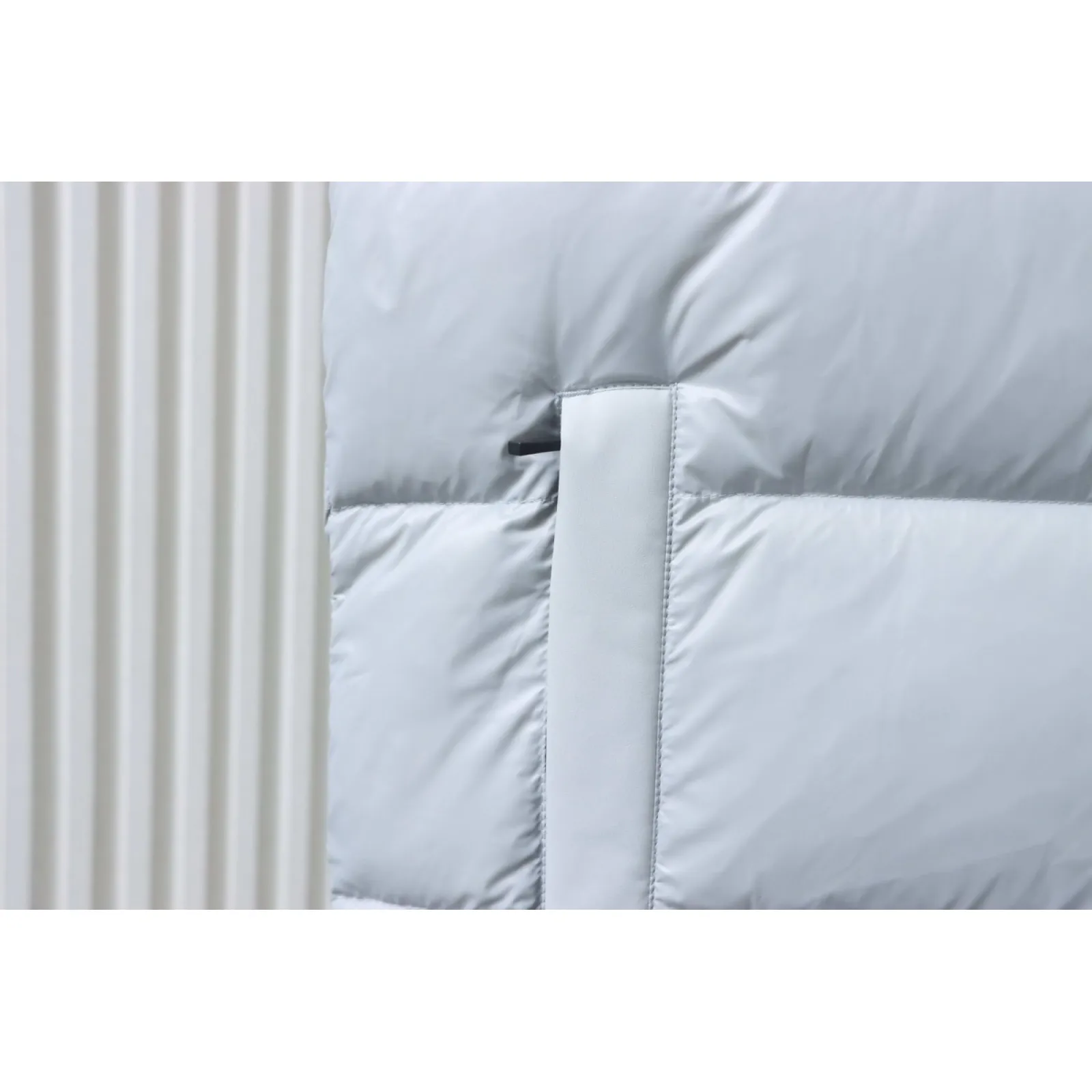 Moose Knuckles Glossy Down Vest Sleeveless Jacket White