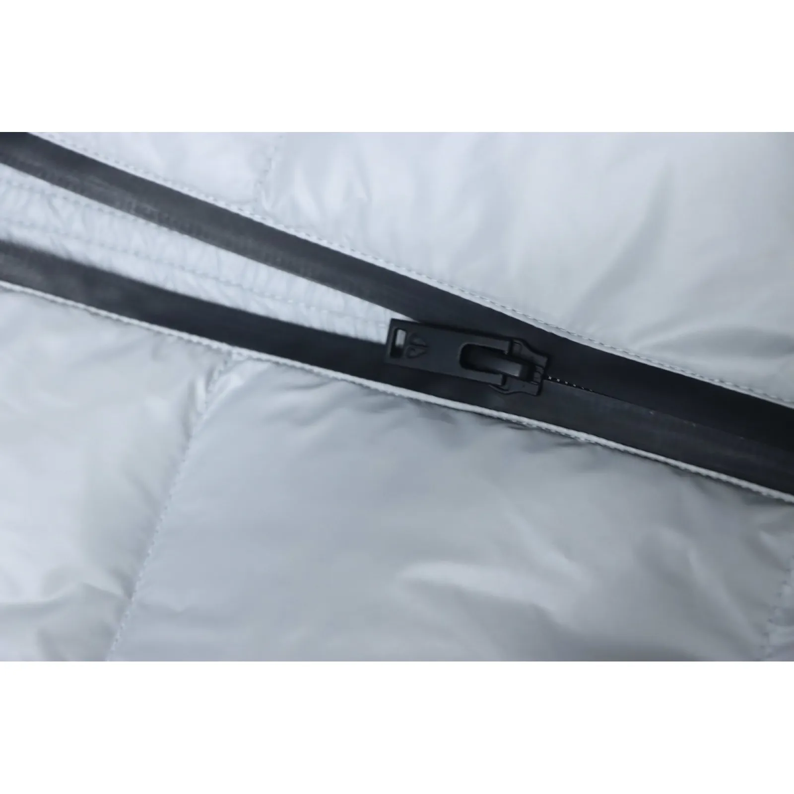 Moose Knuckles Glossy Down Vest Sleeveless Jacket White