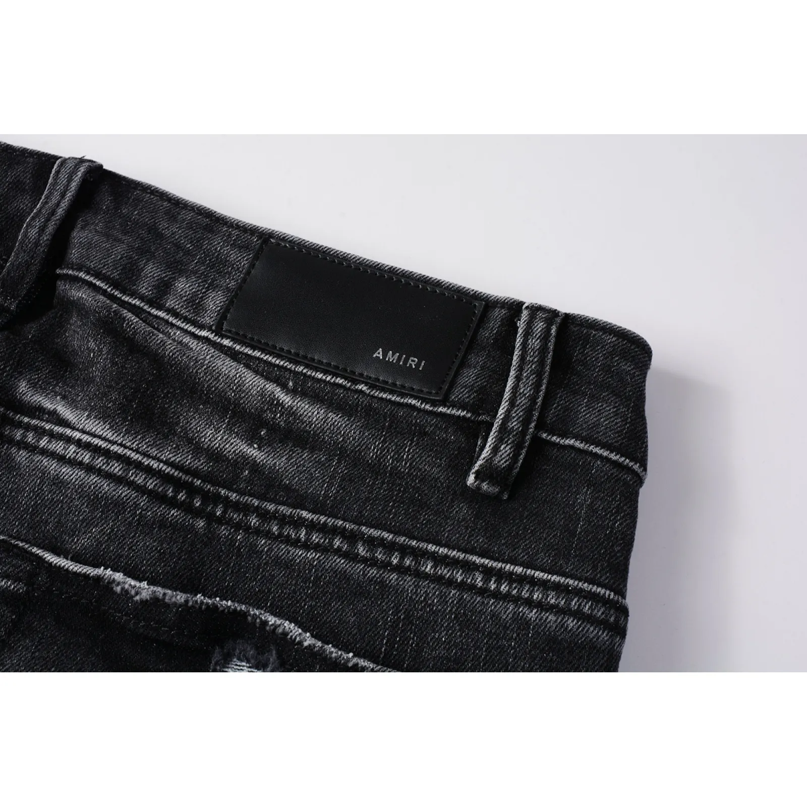 Amiri Jeans 8908
