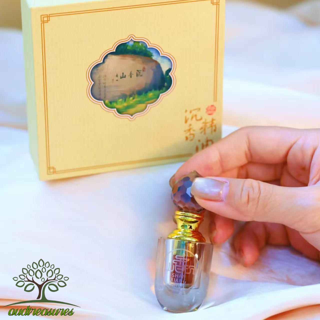 F03-Insect leakage agarwood essential oil