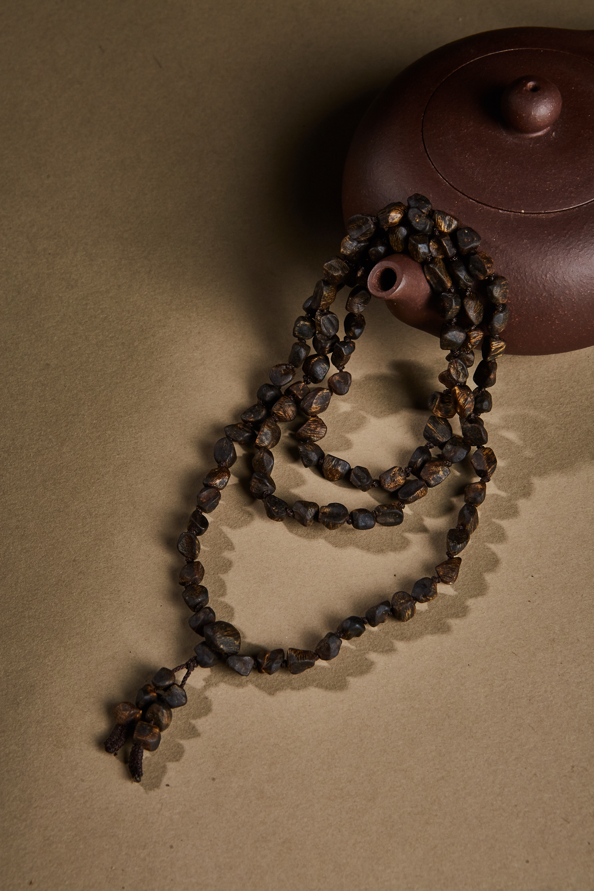 Free-shaped beads agarwood bracelet