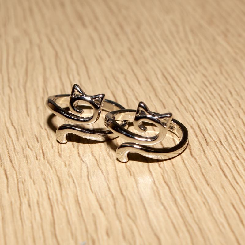 Crochet Ring for Finger Yarn Guide, 2 Count Adjustable Cat Design Knitting Loop Crochet Ring with Box, Knitting Accessory