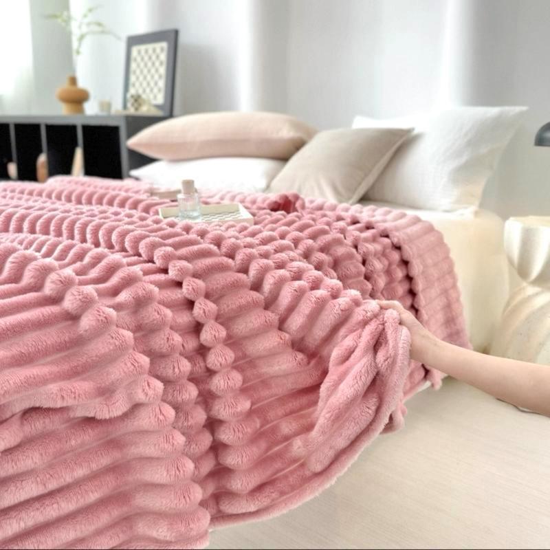 Luxurious touch is here! 2-color Faux Rabbit Fur Sleep Blanket —— Warm and cozy, ultra-soft baby blanket, suitable for sofas, offices, and bedrooms —an ideal Fall seasonal gift and bed blanket, bringing an ultra-soft baby blanket with a luxurious tex