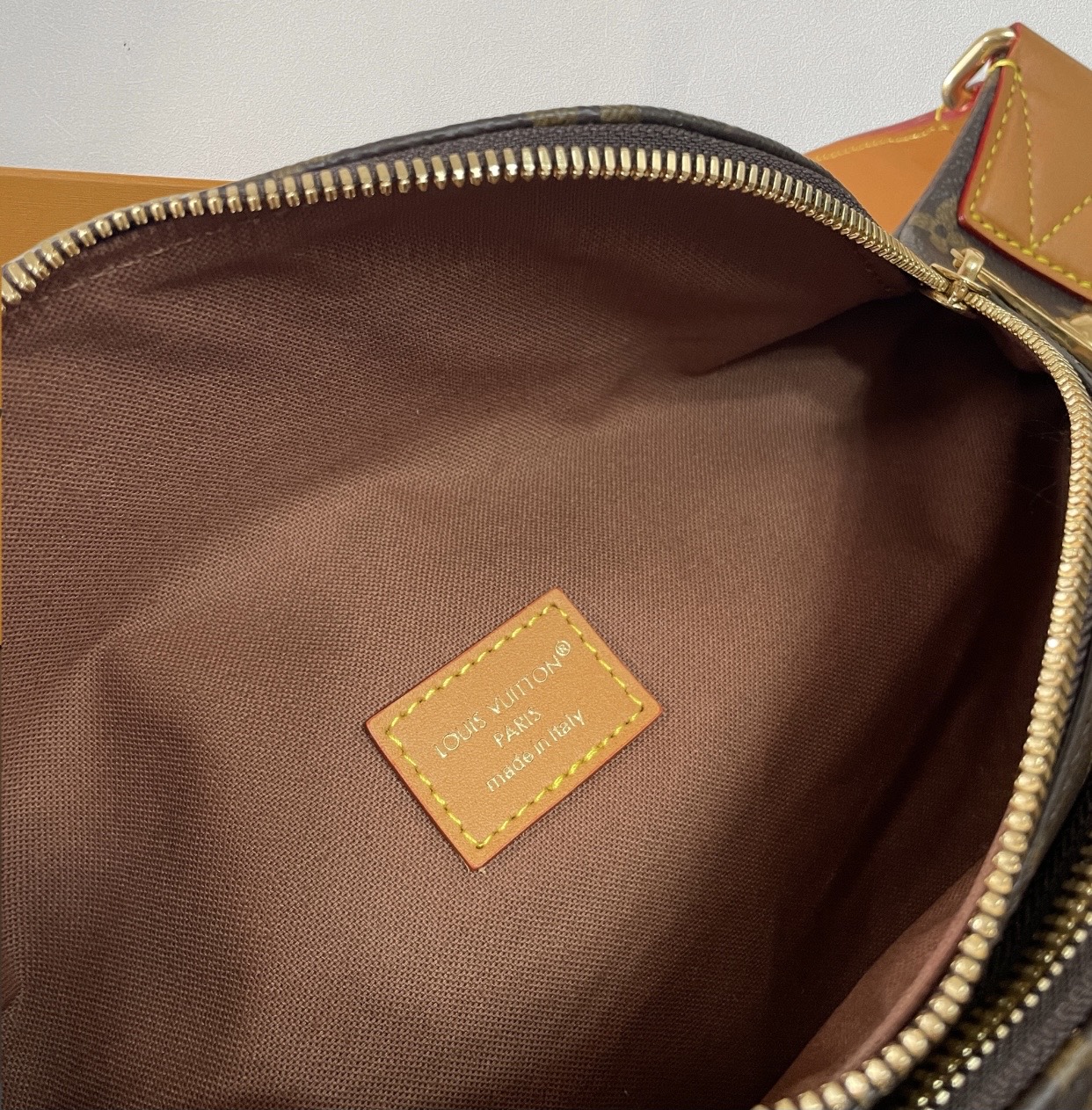 Luxury Designer Bag Women's Fashion Bag Fanny pack Trend old cow leather trim main compartment with double zipper open and close shoulder strap adjustable