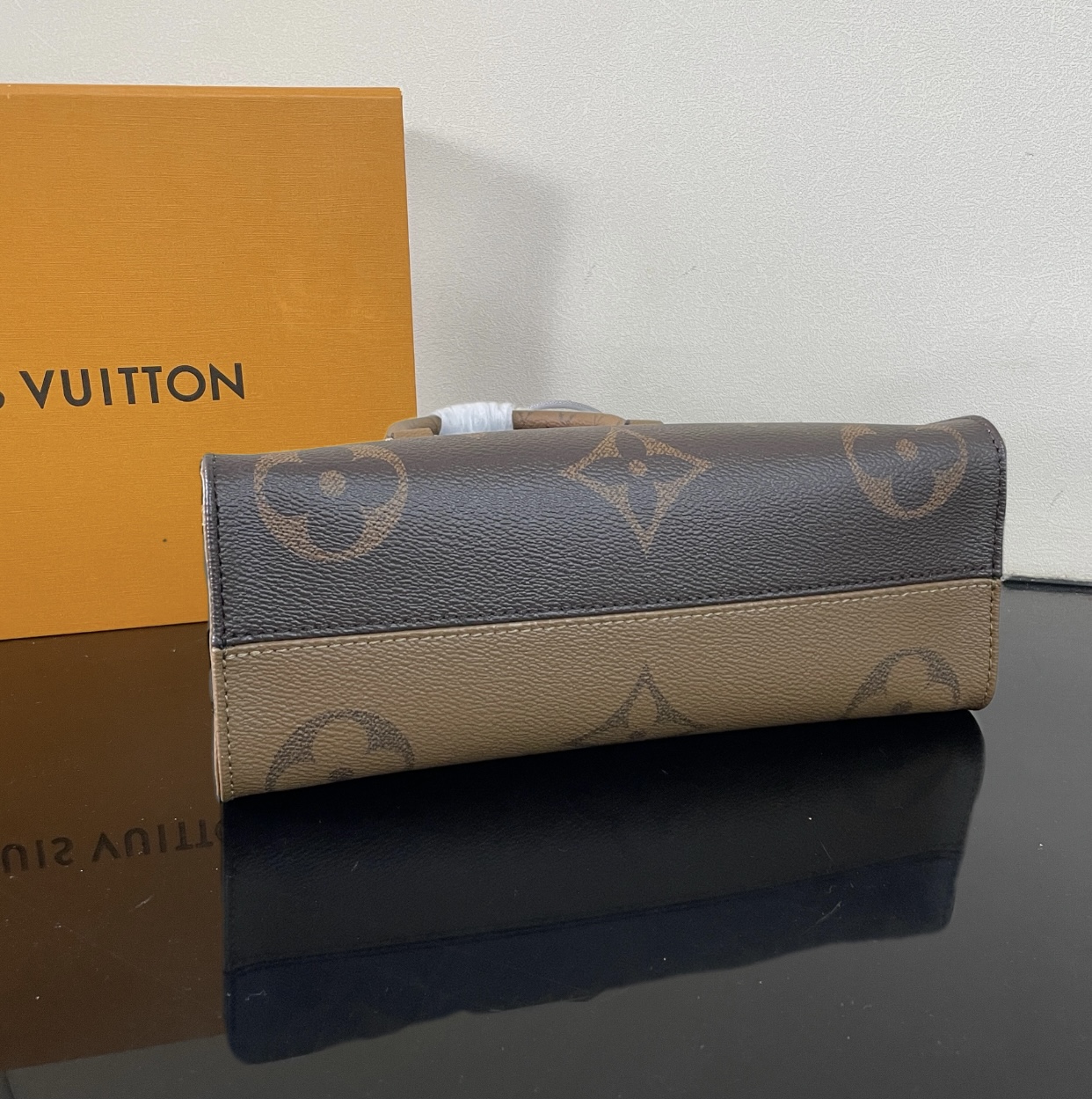 Luxury Designer Bag Women's Fashion Bag Handbag Ox Leather trim Metallic corner with S-lock latch slip strap