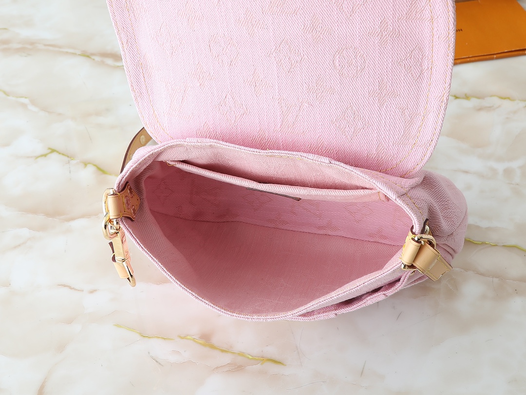 Luxury Designer bag Women's fashion bag Smooth leather metal buckle easy storage with the accompanying shoulder strap, portable, shoulder back, crossbody switch freely