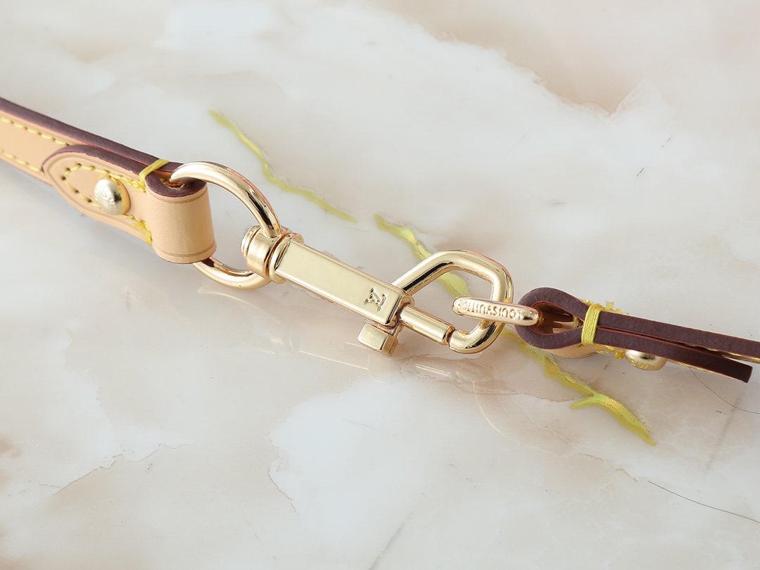 Luxury Designer bag Women's fashion bag Smooth leather metal buckle easy storage with the accompanying shoulder strap, portable, shoulder back, crossbody switch freely