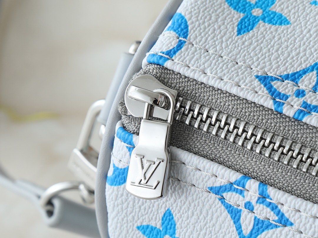 Luxury Designer Bag Women's Fashion Bag Gradient Rainbow White Handbag Concentrated leather handle detachable shoulder strap Trend style