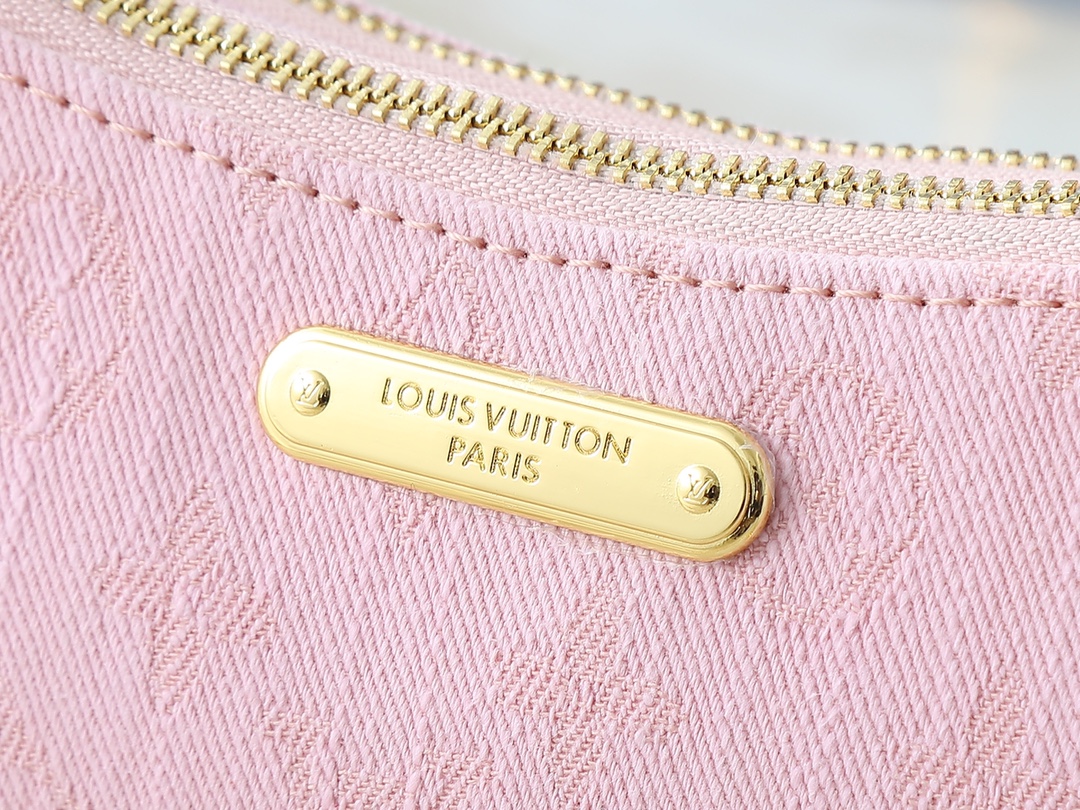 Luxury Designer bag Women's fashion bag New season ingenious ingenious eye-catching chain adjustable shoulder strap exquisite workmanship