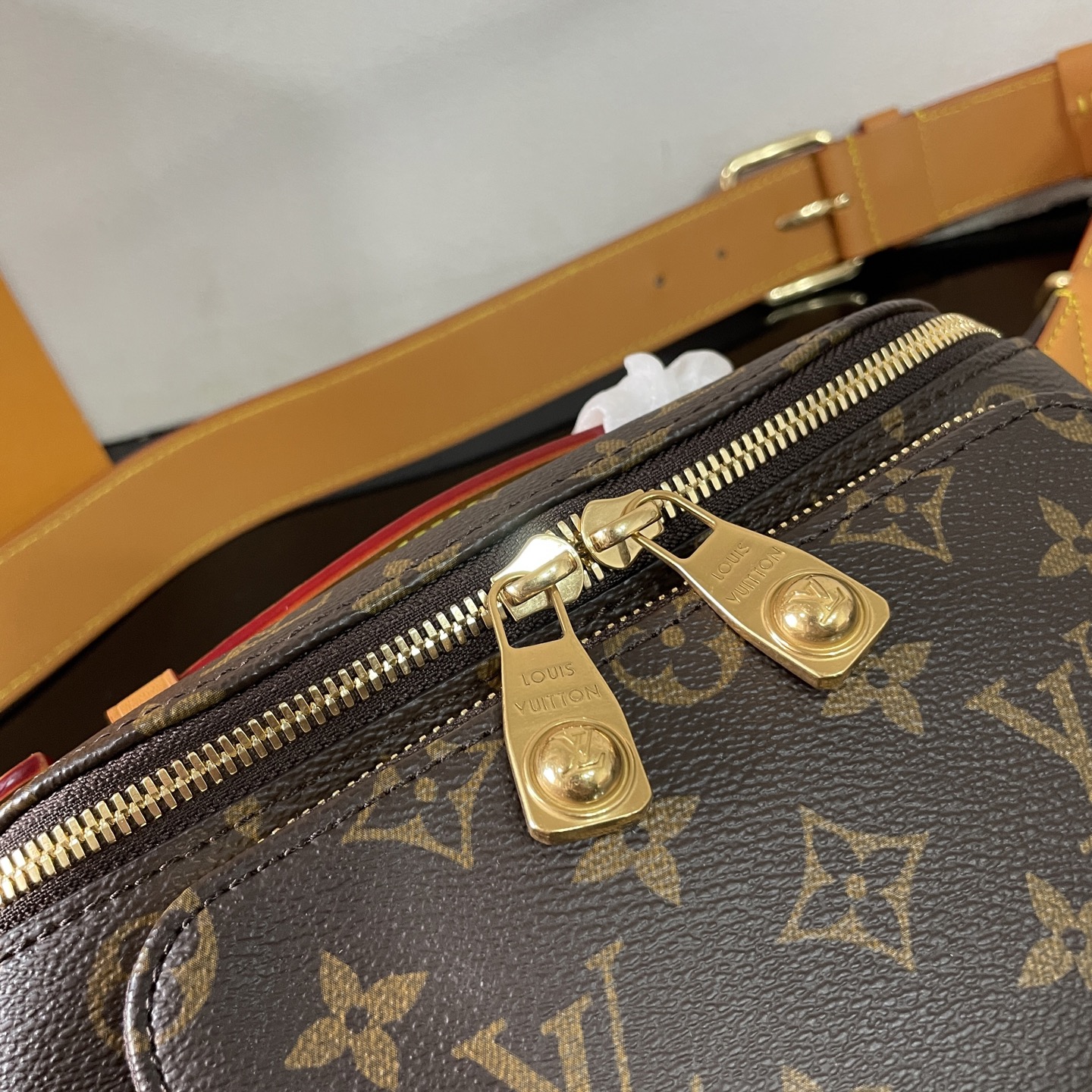 Luxury Designer Bag Women's Fashion Bag Fanny pack Trend old cow leather trim main compartment with double zipper open and close shoulder strap adjustable