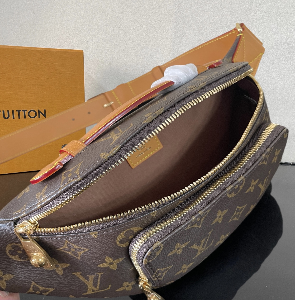 Luxury Designer Bag Women's Fashion Bag Fanny pack Trend old cow leather trim main compartment with double zipper open and close shoulder strap adjustable