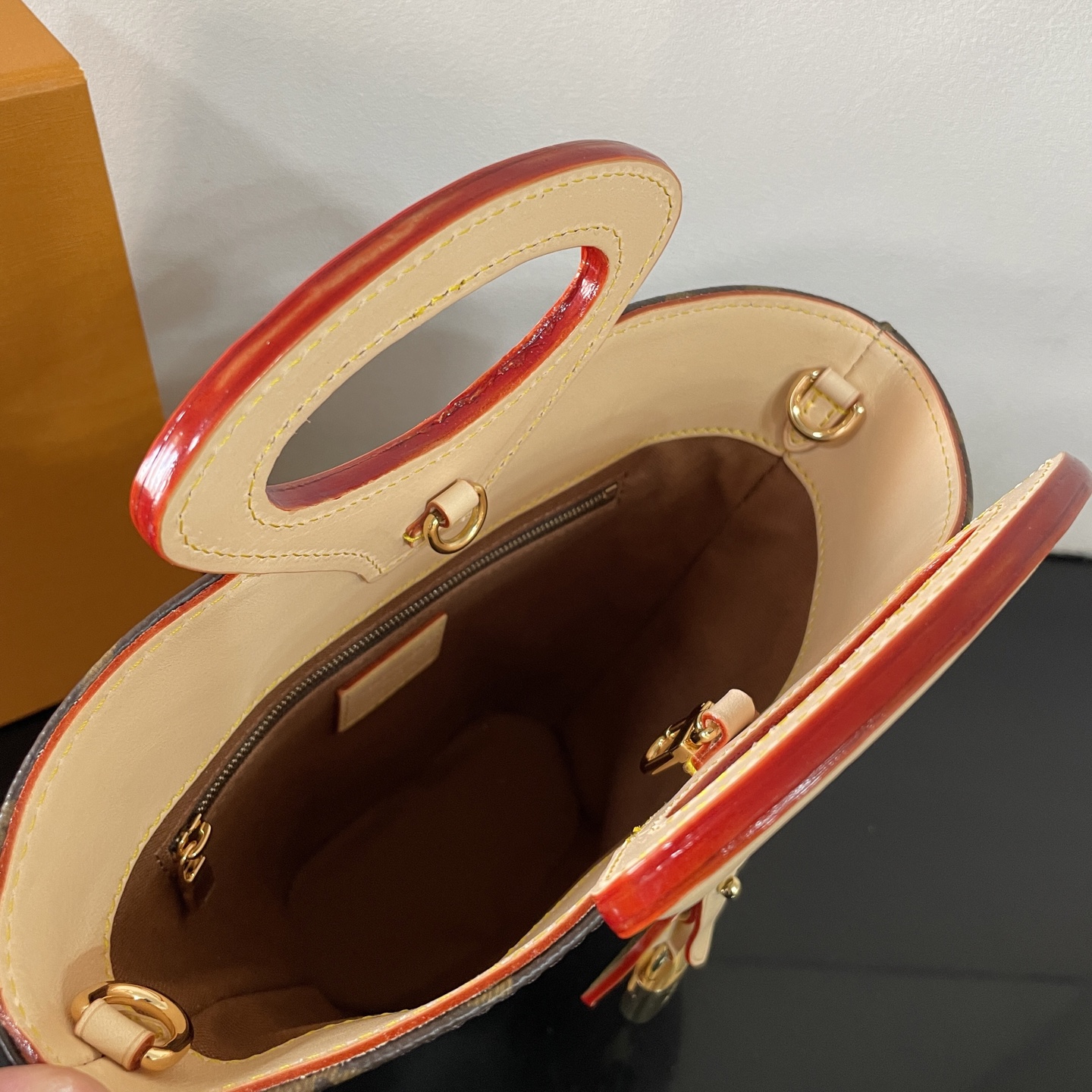 Luxury Designer Bag Women's Fashion Bag Handbag Large Capacity coated canvas cow leather trim Metal padlock removable, adjustable shoulder strap double handles