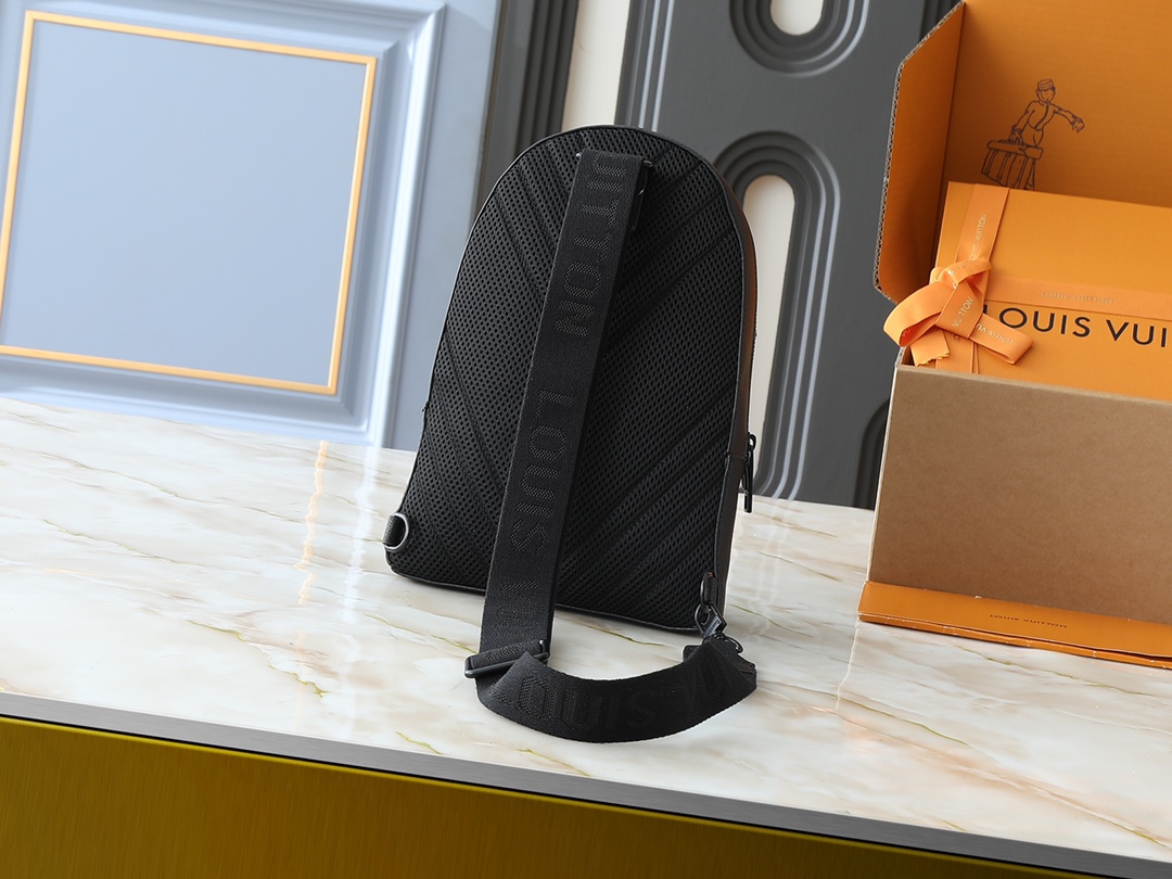 Luxury Designer Bag Women's Fashion Bag Black Shoulder Bag Rounded Lines Front clamshell magnetic buckle open and close adjustable shoulder strap