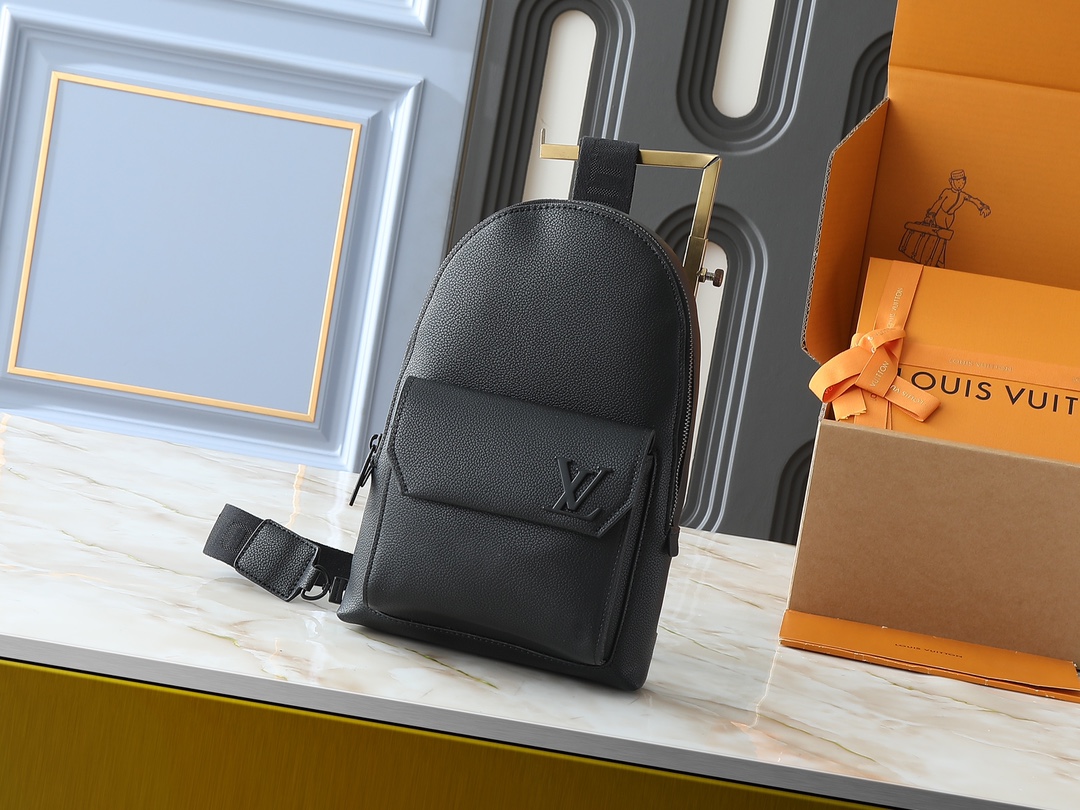 Luxury Designer Bag Women's Fashion Bag Black Shoulder Bag Rounded Lines Front clamshell magnetic buckle open and close adjustable shoulder strap