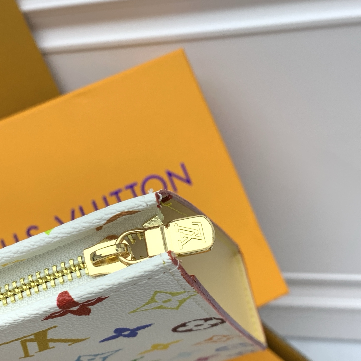 Luxury designer bag Women's fashion bag White canvas toilet bag has a card slot, lipstick bag lining with washable material easily put into the bag