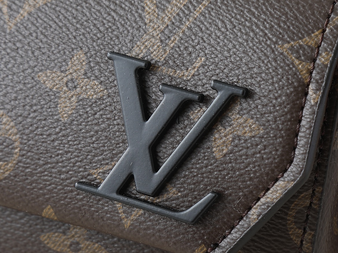 Luxury Designer Bag Women's Fashion Bag Shoulder Bag Rounded Lines Front clamshell magnetic buckle open and close adjustable shoulder strap