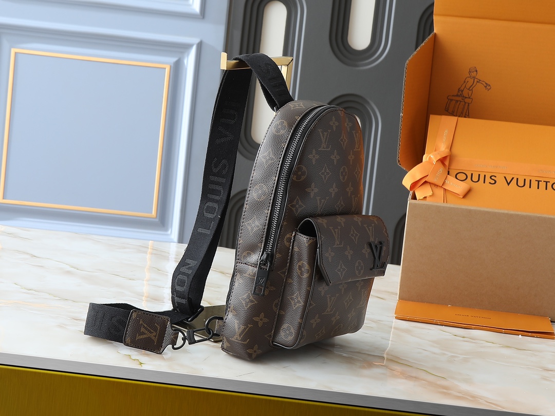 Luxury Designer Bag Women's Fashion Bag Shoulder Bag Rounded Lines Front clamshell magnetic buckle open and close adjustable shoulder strap