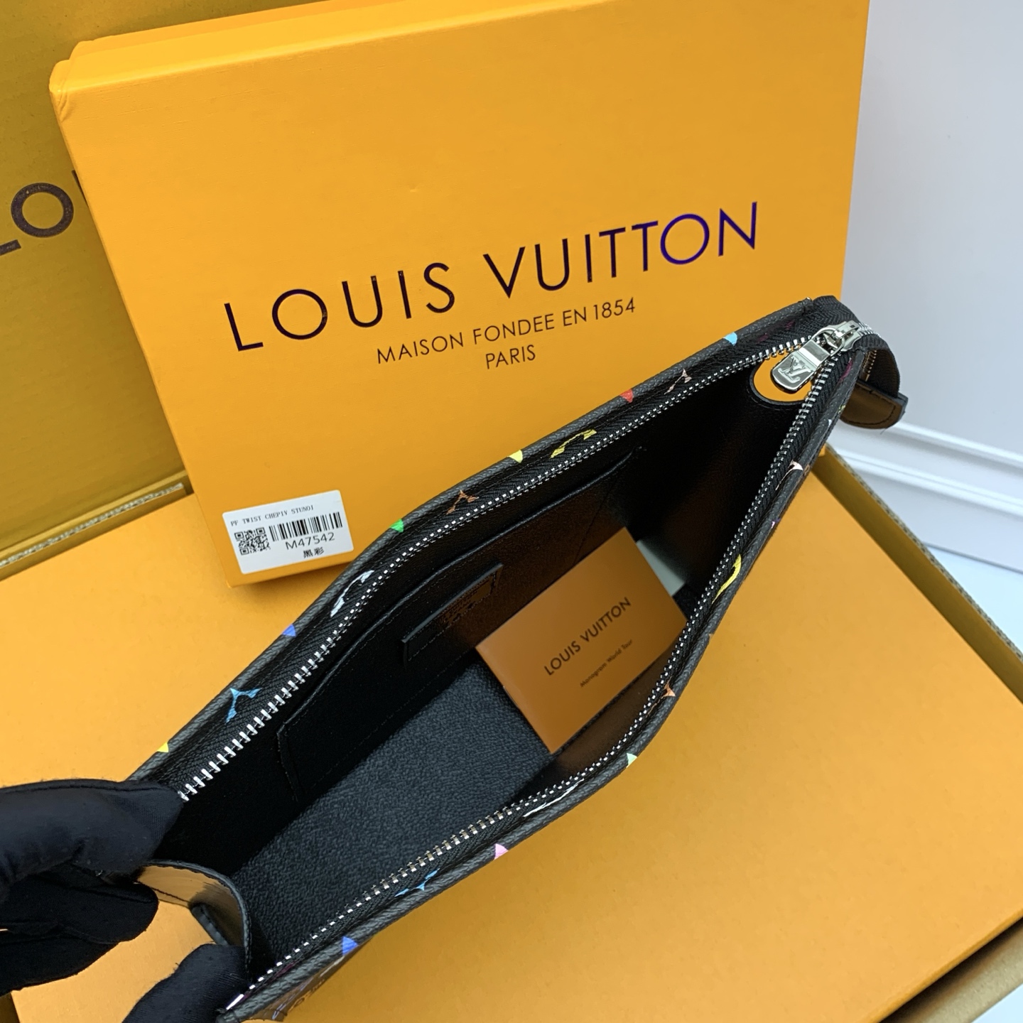 Luxury designer bag Women's fashion bag Black canvas toilet bag has a card slot, lipstick bag lining with washable material easily put into the bag