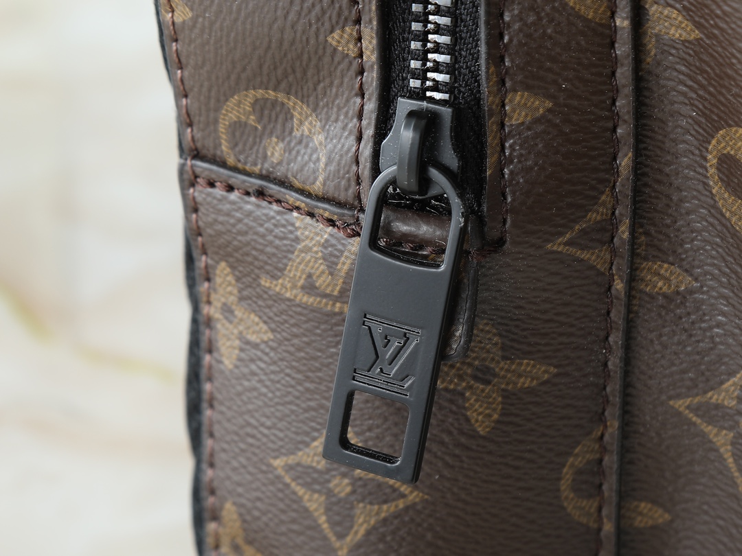 Luxury Designer Bag Women's Fashion Bag Shoulder Bag Rounded Lines Front clamshell magnetic buckle open and close adjustable shoulder strap