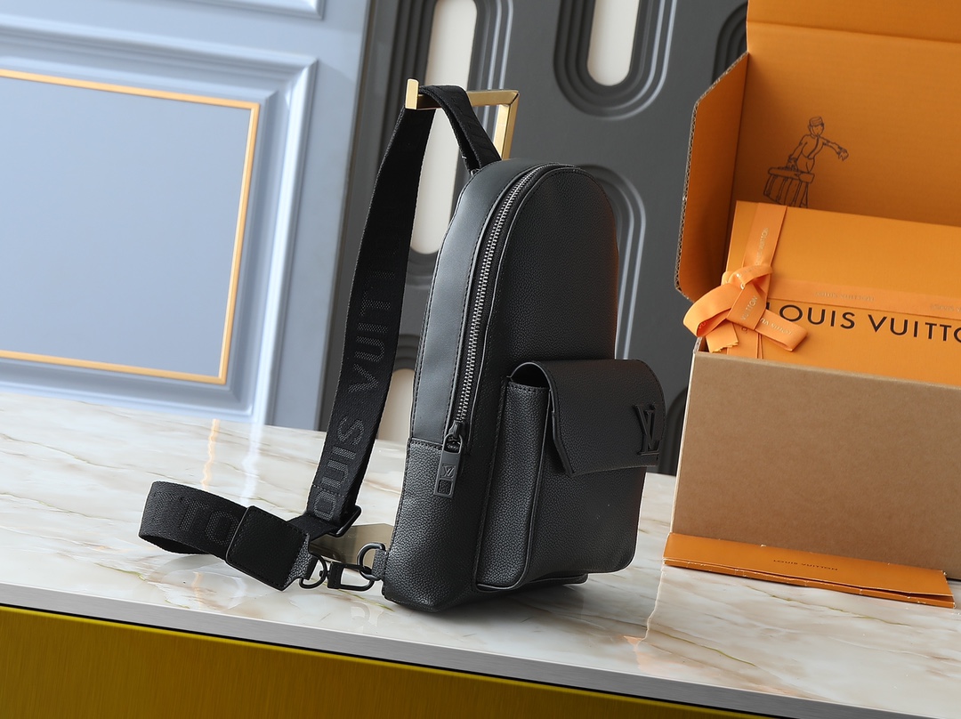 Luxury Designer Bag Women's Fashion Bag Black Shoulder Bag Rounded Lines Front clamshell magnetic buckle open and close adjustable shoulder strap