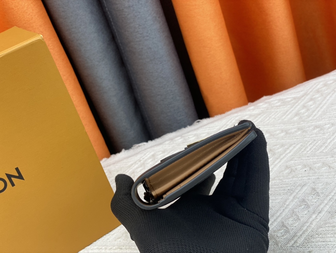 Luxury Designer Bag Women's Fashion Bag Black Money clip Soft grain leather for instant contrast Lining card sandwich zipper coin bag V-shaped sandwich for easy storage