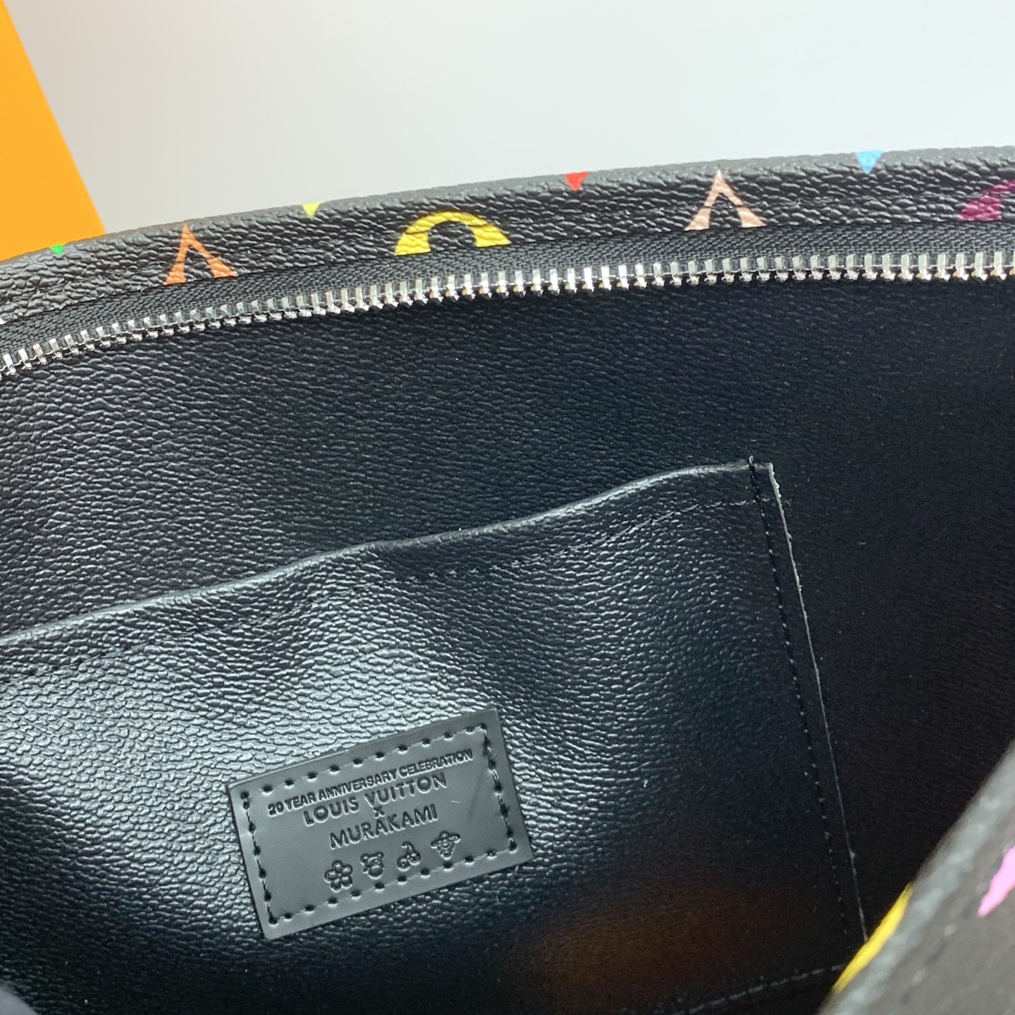 Luxury designer bag Women's fashion bag Black canvas toilet bag has a card slot, lipstick bag lining with washable material easily put into the bag