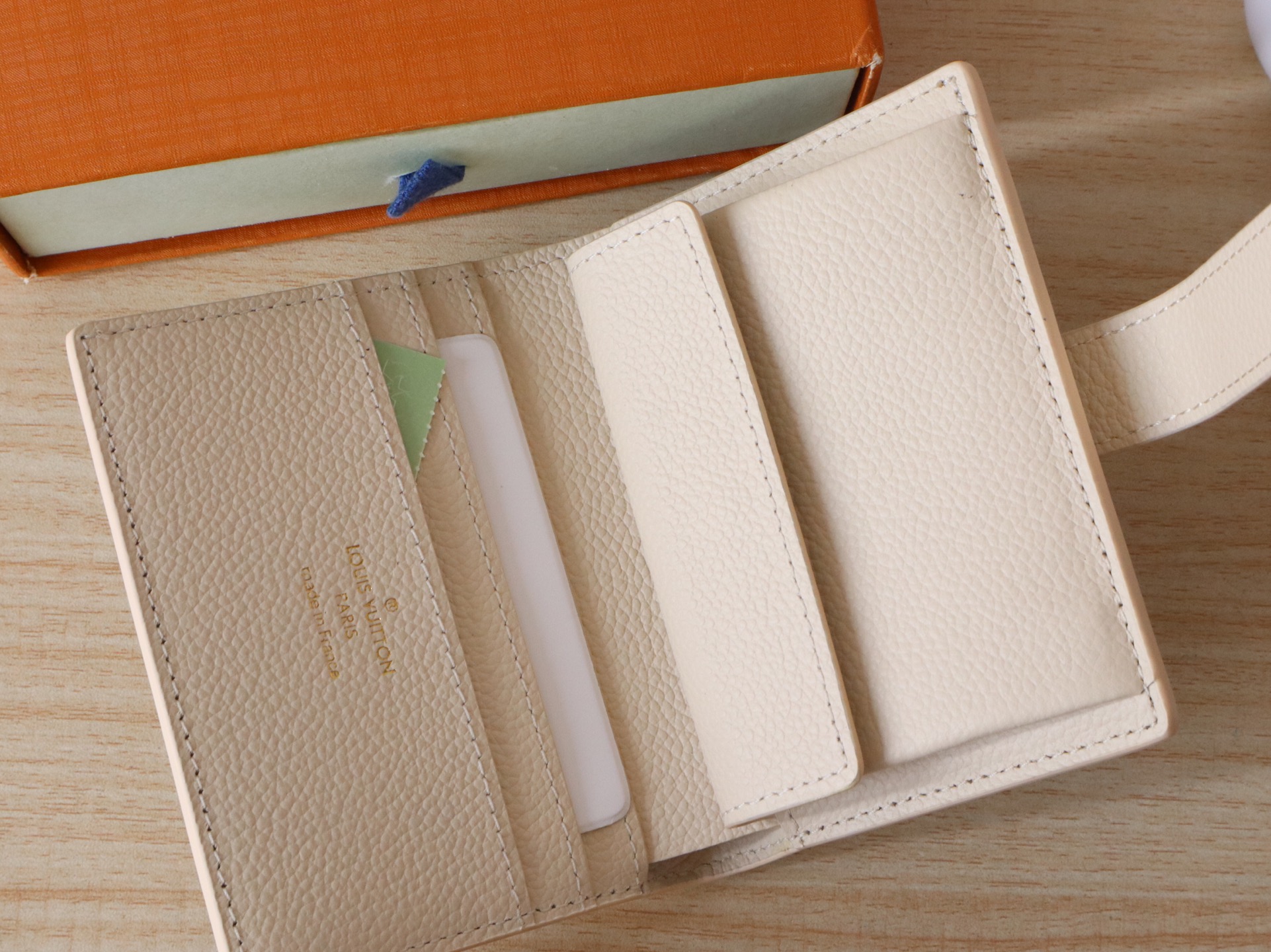 Luxury Designer Bag Women's Fashion Bag Full Leather Purse Beige smooth cofskin delicate Gold padlock multiple pockets 3 internal card slots