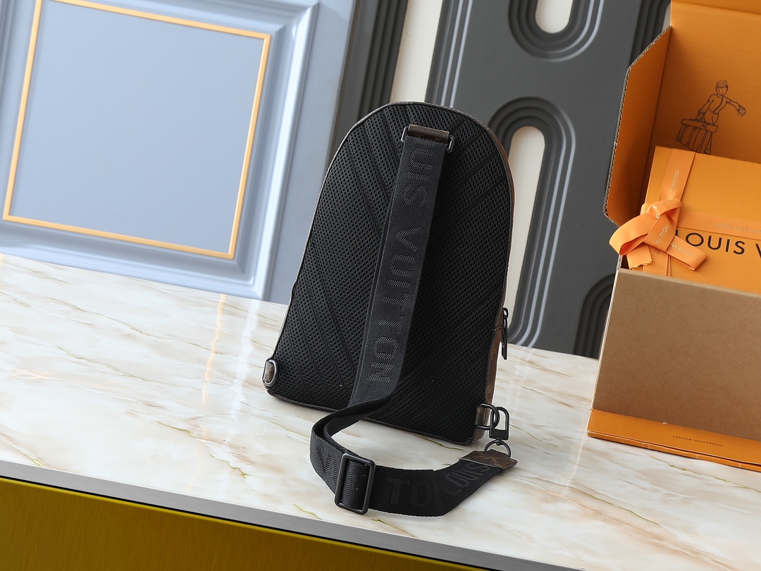 Luxury Designer Bag Women's Fashion Bag Shoulder Bag Rounded Lines Front clamshell magnetic buckle open and close adjustable shoulder strap