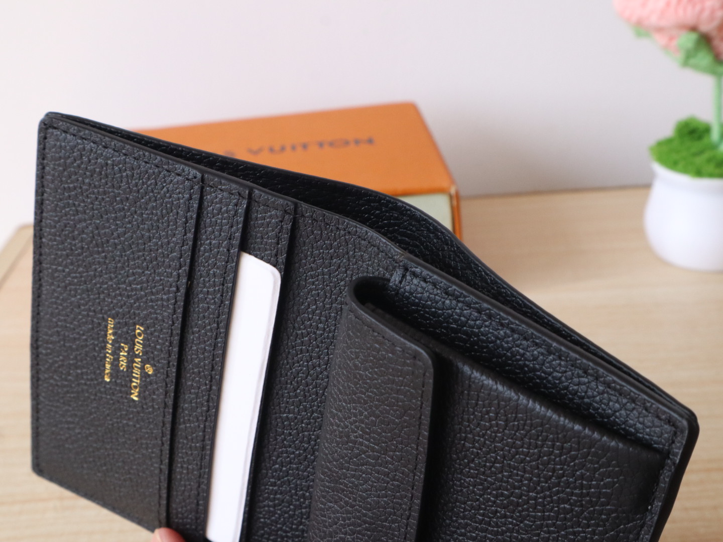 Luxury Designer Bag Women's Fashion Bag Full Leather Purse Black smooth cofskin delicate Gold padlock multiple pockets 3 internal card slots