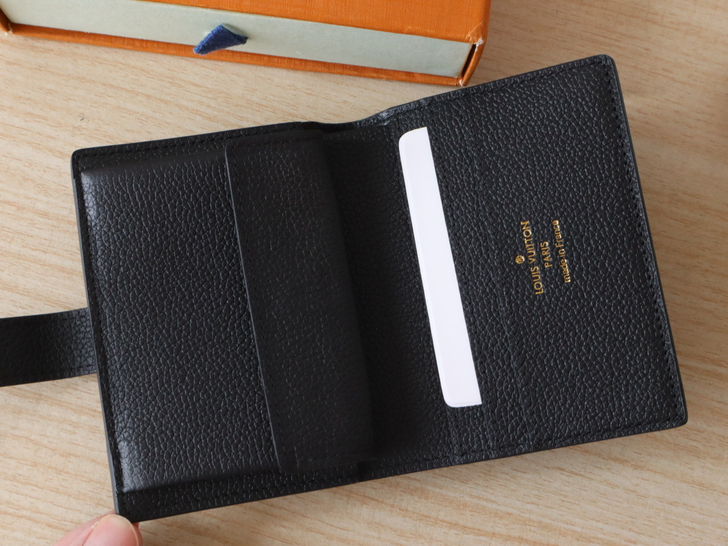 Luxury Designer Bag Women's Fashion Bag Full Leather Purse Black smooth cofskin delicate Gold padlock multiple pockets 3 internal card slots