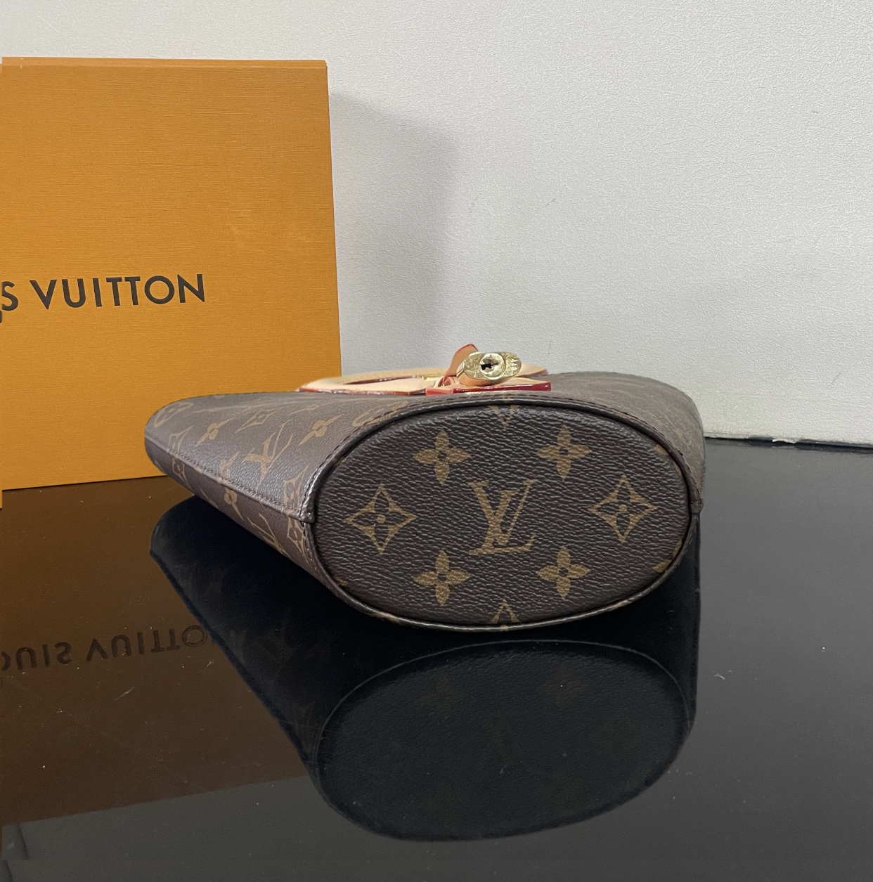 Luxury Designer Bag Women's Fashion Bag Handbag Large Capacity coated canvas cow leather trim Metal padlock removable, adjustable shoulder strap double handles