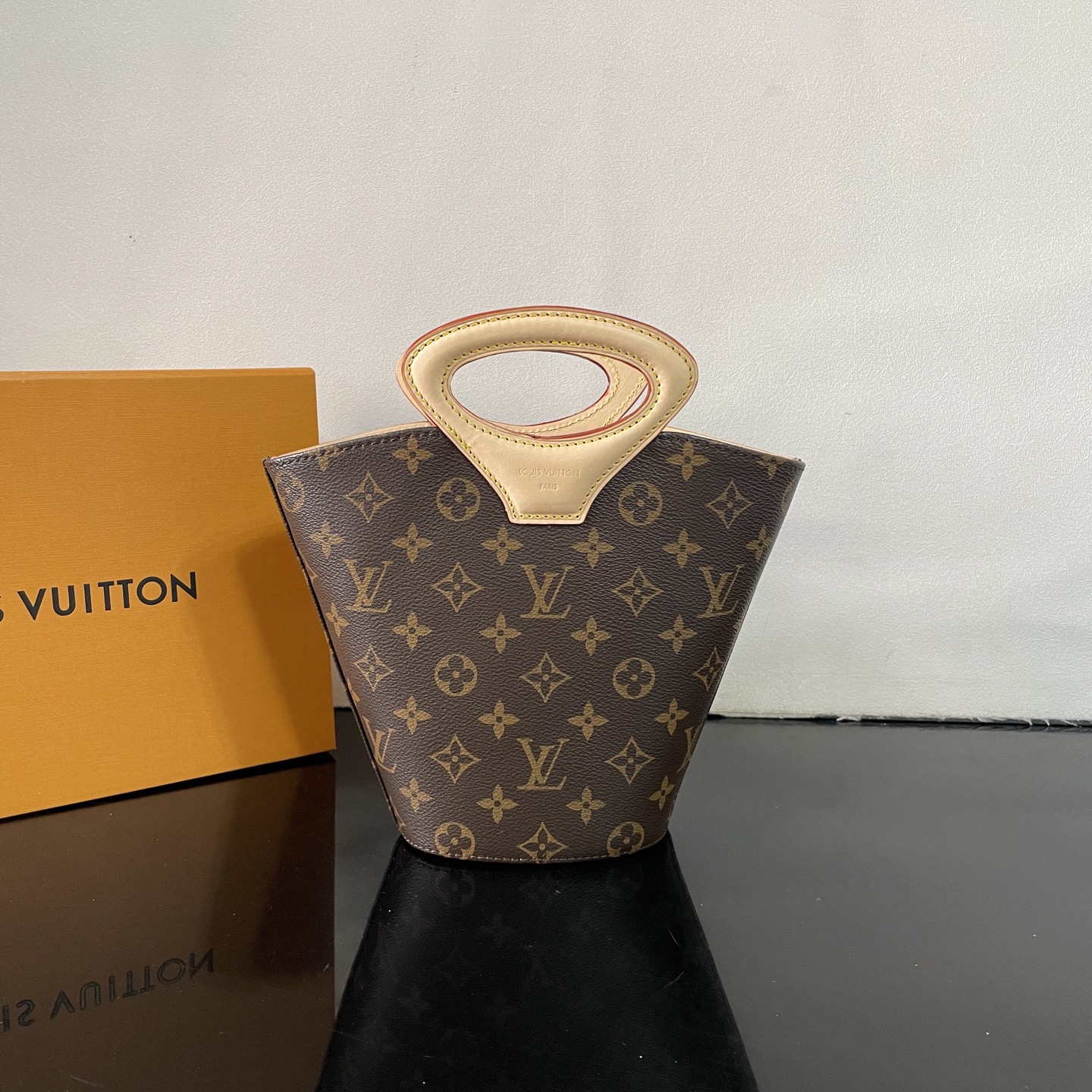 Luxury Designer Bag Women's Fashion Bag Handbag Large Capacity coated canvas cow leather trim Metal padlock removable, adjustable shoulder strap double handles