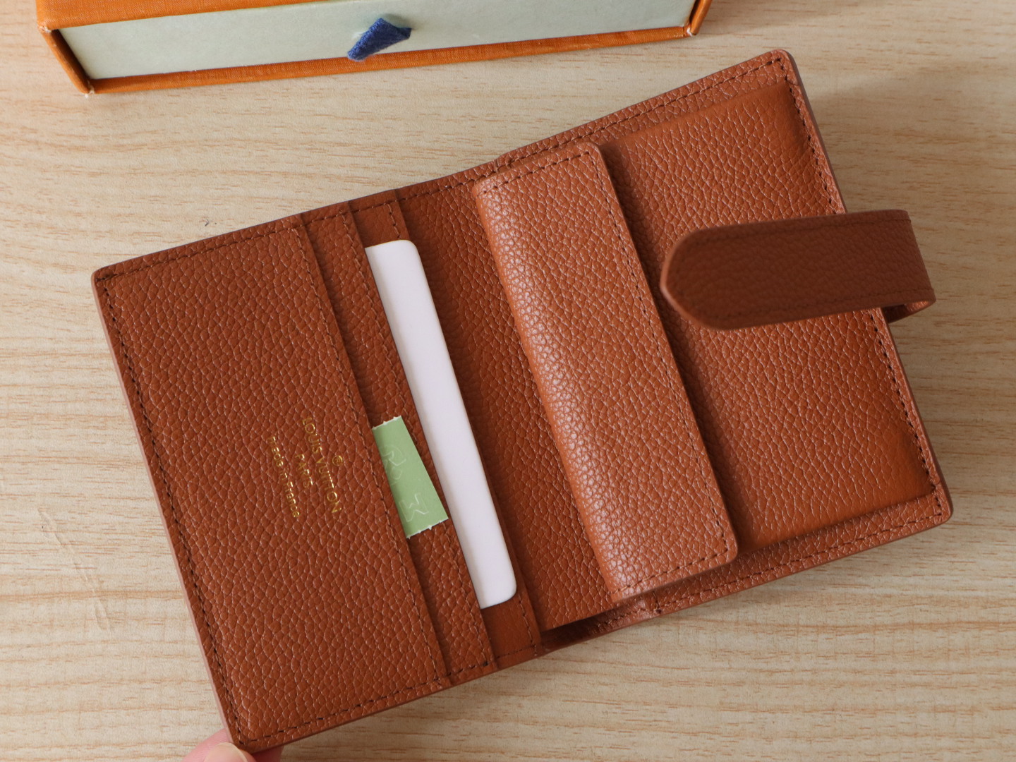 Luxury Designer Bag Women's Fashion Bag Full Leather Purse Brown smooth cofskin delicate Gold padlock multiple pockets 3 internal card slots