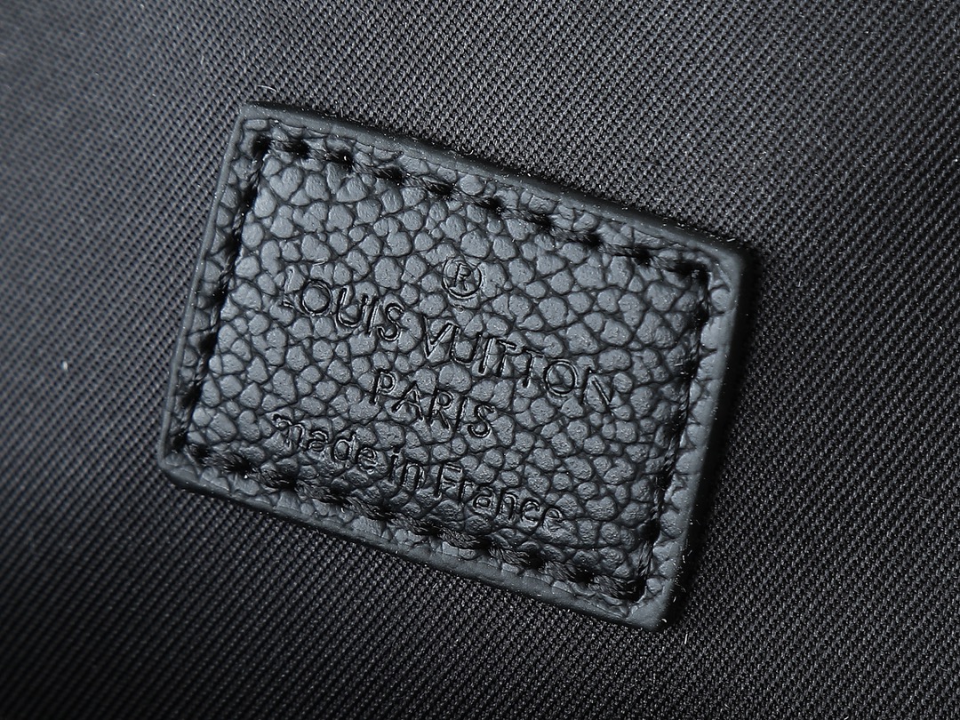 Luxury Designer Bag Women's Fashion Bag Black Shoulder Bag Rounded Lines Front clamshell magnetic buckle open and close adjustable shoulder strap