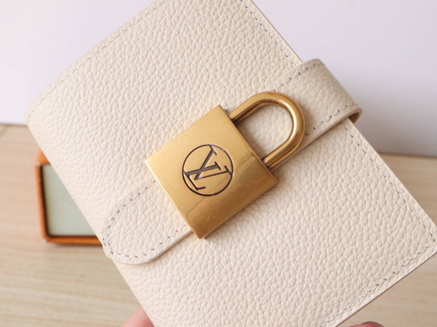 Luxury Designer Bag Women's Fashion Bag Full Leather Purse Beige smooth cofskin delicate Gold padlock multiple pockets 3 internal card slots