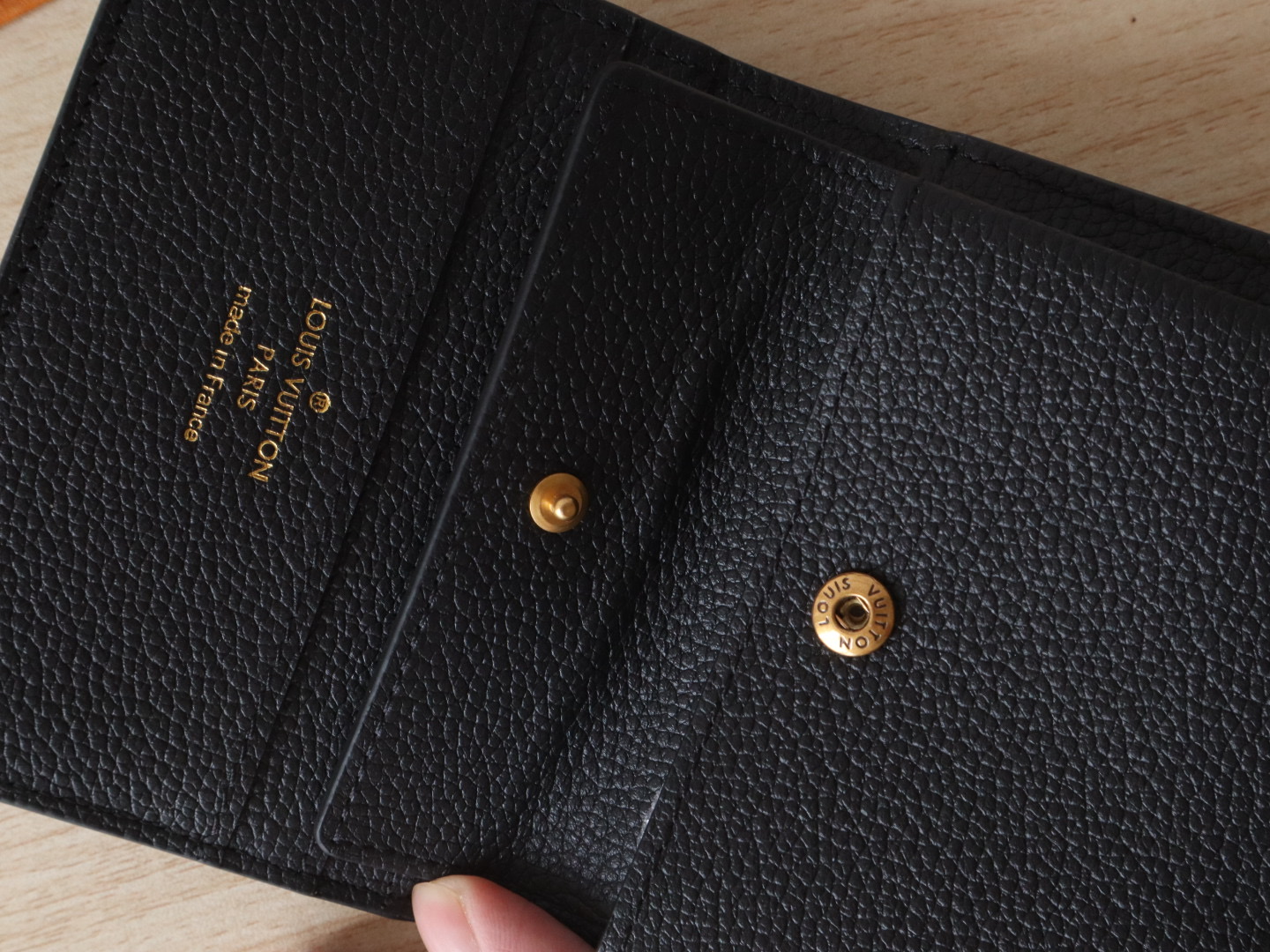 Luxury Designer Bag Women's Fashion Bag Full Leather Purse Black smooth cofskin delicate Gold padlock multiple pockets 3 internal card slots