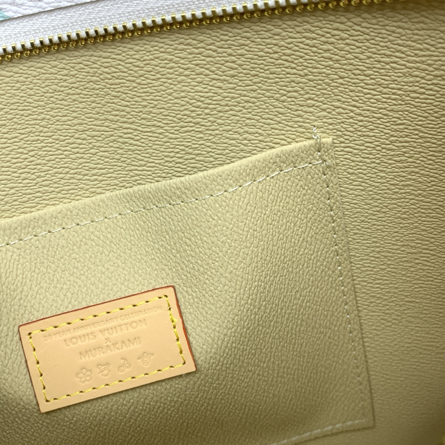 Luxury designer bag Women's fashion bag White canvas toilet bag has a card slot, lipstick bag lining with washable material easily put into the bag