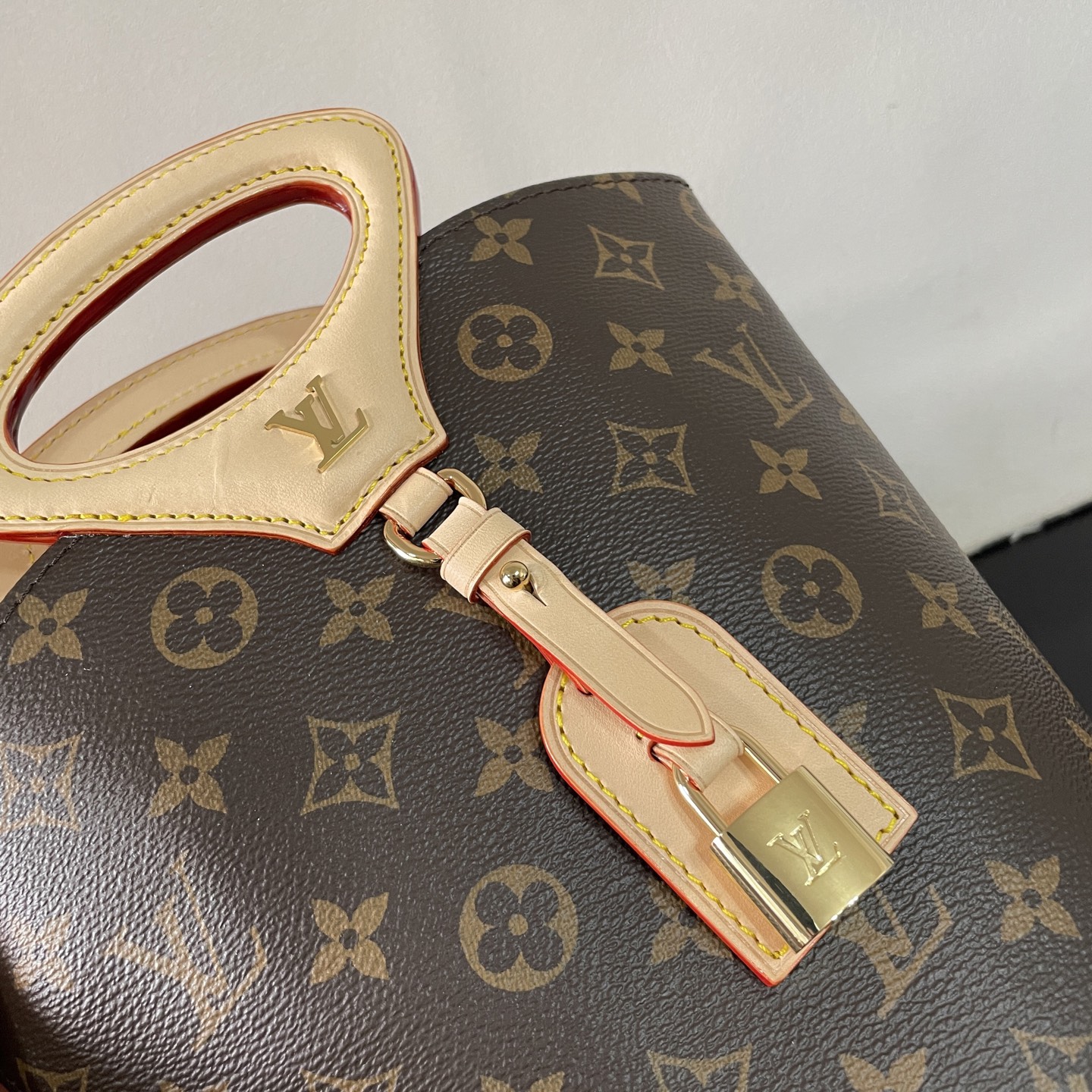 Luxury Designer Bag Women's Fashion Bag Handbag Large Capacity coated canvas cow leather trim Metal padlock removable, adjustable shoulder strap double handles