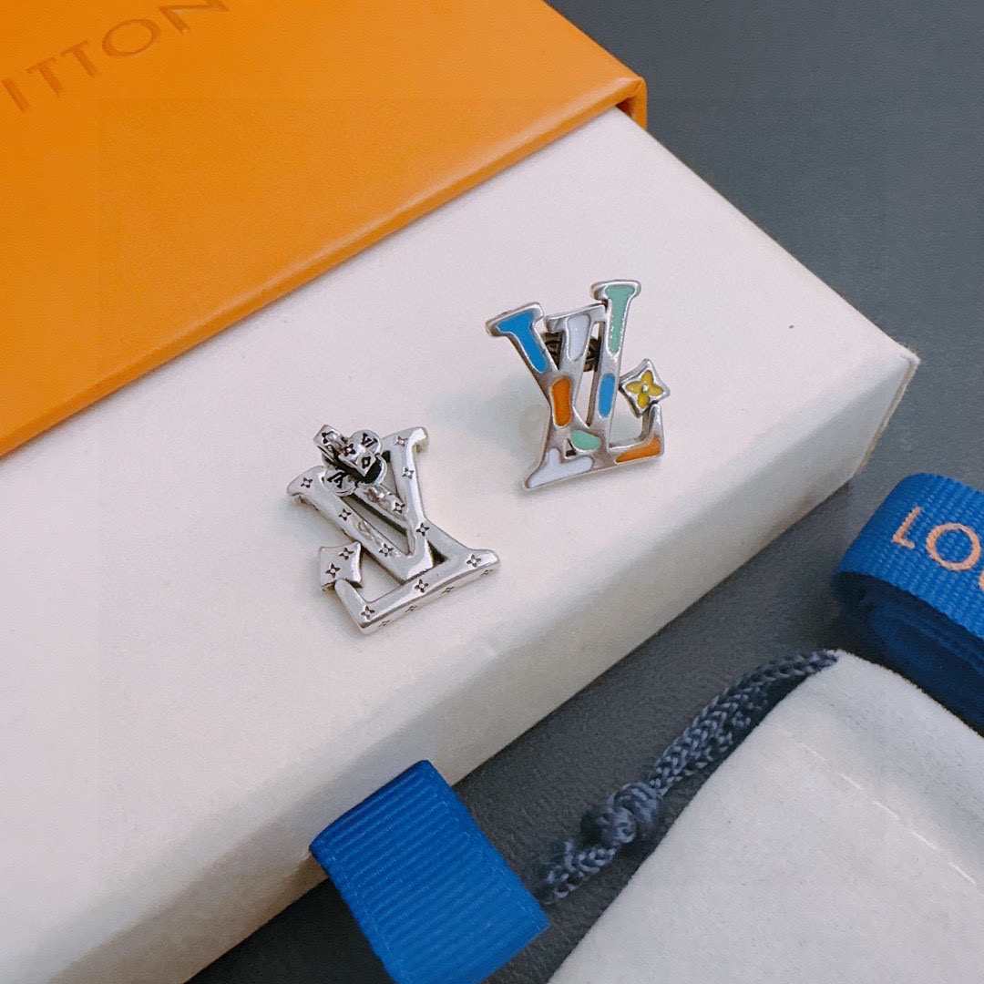 Luxury designer earrings counter new trend fashion men and women can wear a couple of Thai silver style star classic style