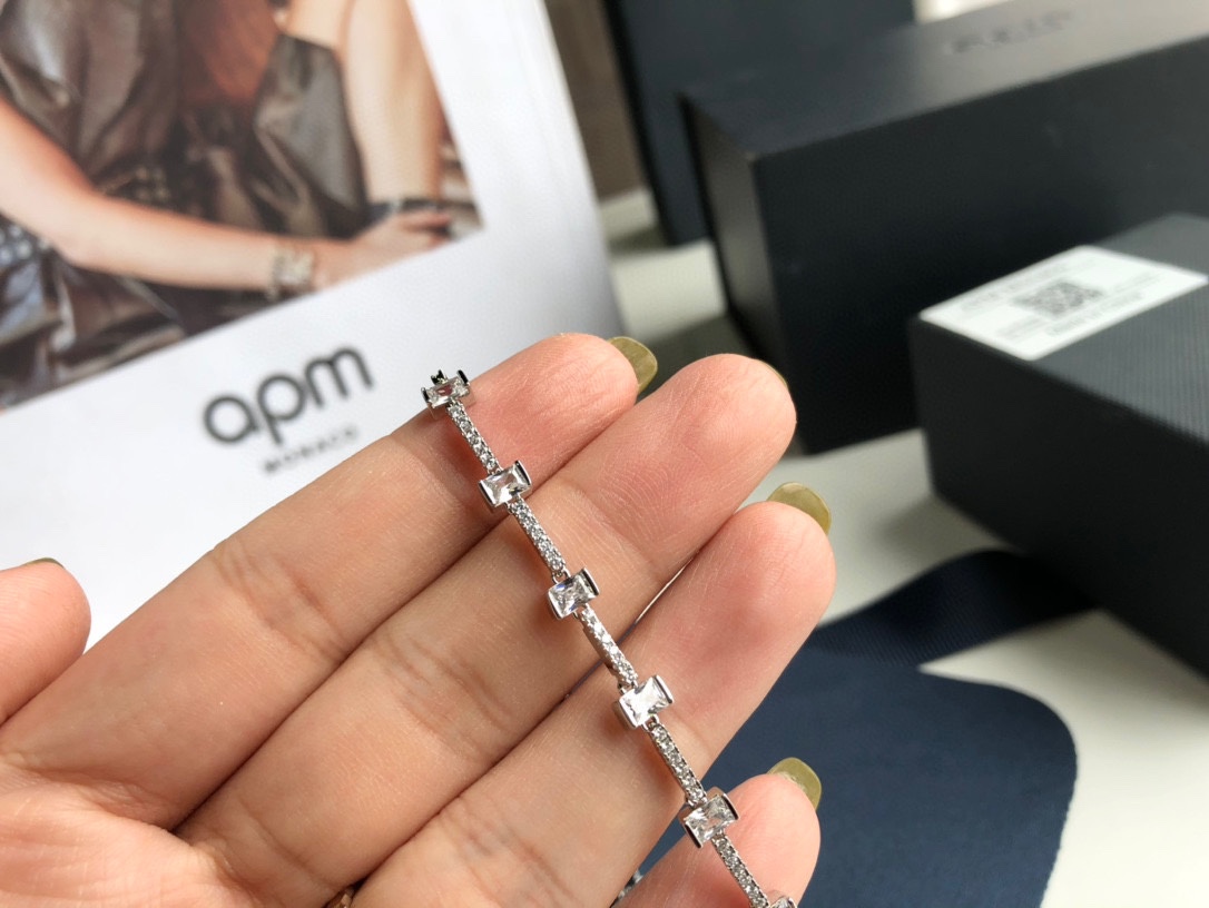 Luxury designer necklaces micro-inset diamonds New fashion simple square zircon atmospheric silver white refreshing