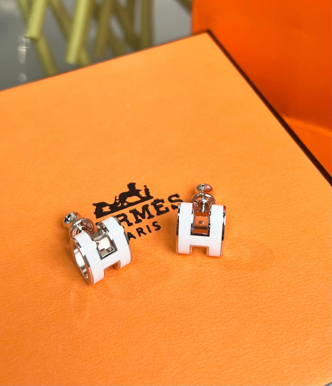 Luxury designer earrings Classic H Enamel Oval selected material plated thick gold atmospheric quality sweet silver white