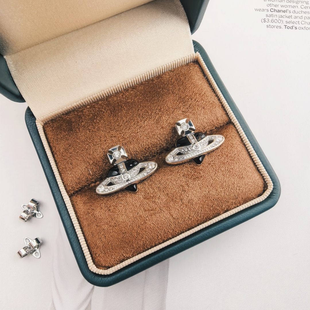 Luxury designer earrings Black elegant elegant seiko design to modify the face shape youthful vitality fashion playful