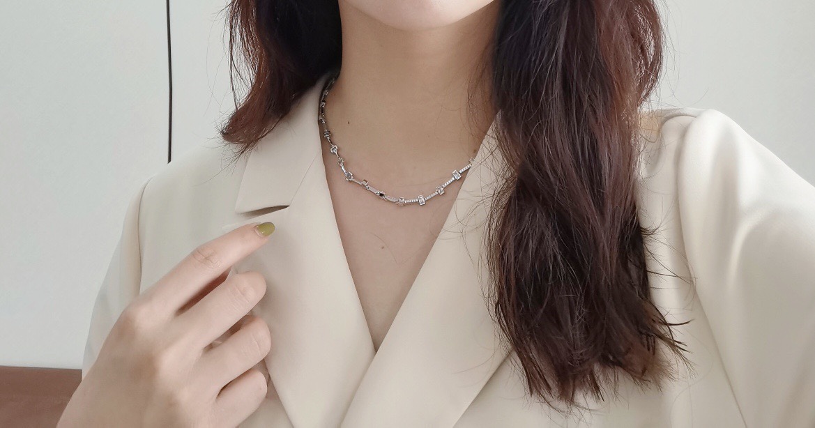Luxury designer necklaces micro-inset diamonds New fashion simple square zircon atmospheric silver white refreshing