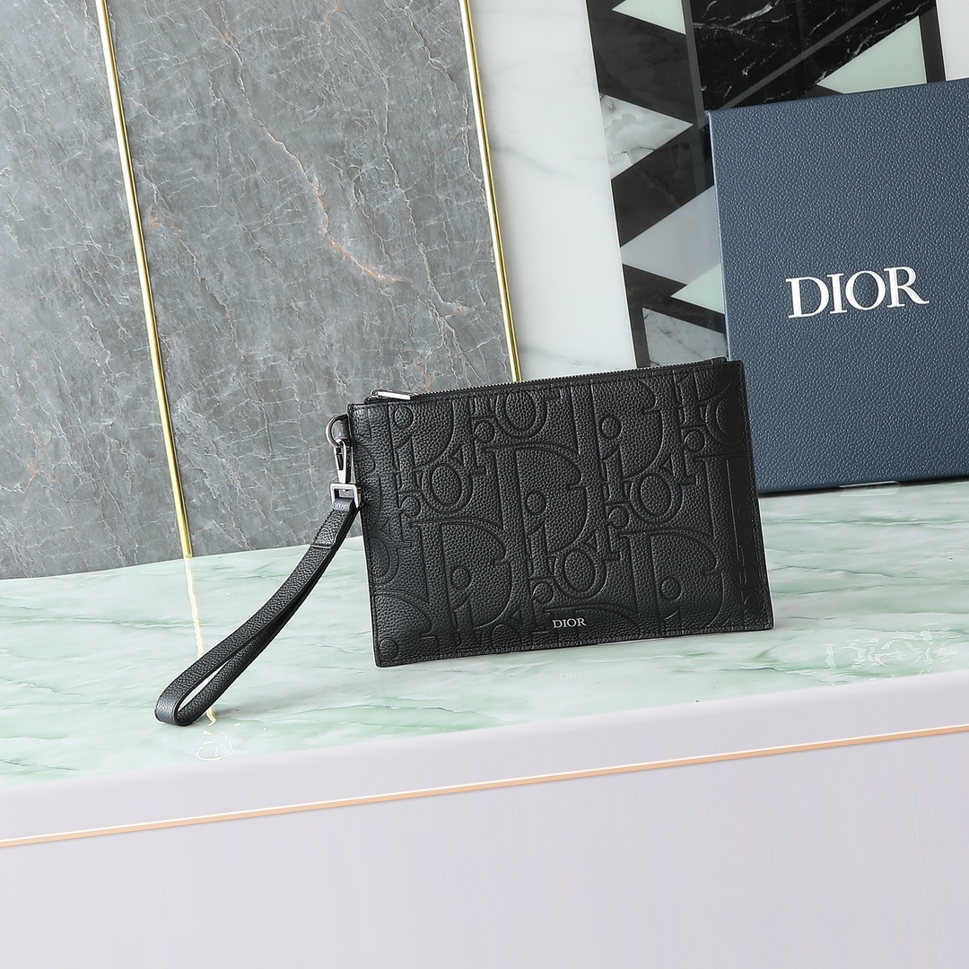 Luxury Designer Bag Fashion Bag Black A4 Clutch bag Cow leather embossed craft Zipper Compartmentalized D-shaped ring Detachable wrist strap can be carried or placed in a pocket