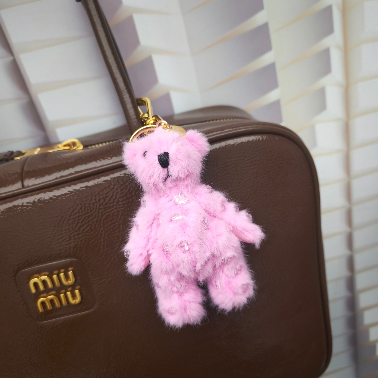 Luxury designer bag hanging pink cute cute stylish eye-catching fashion triangle logo invincible exquisite Robot chain leather metal texture recommended to buy