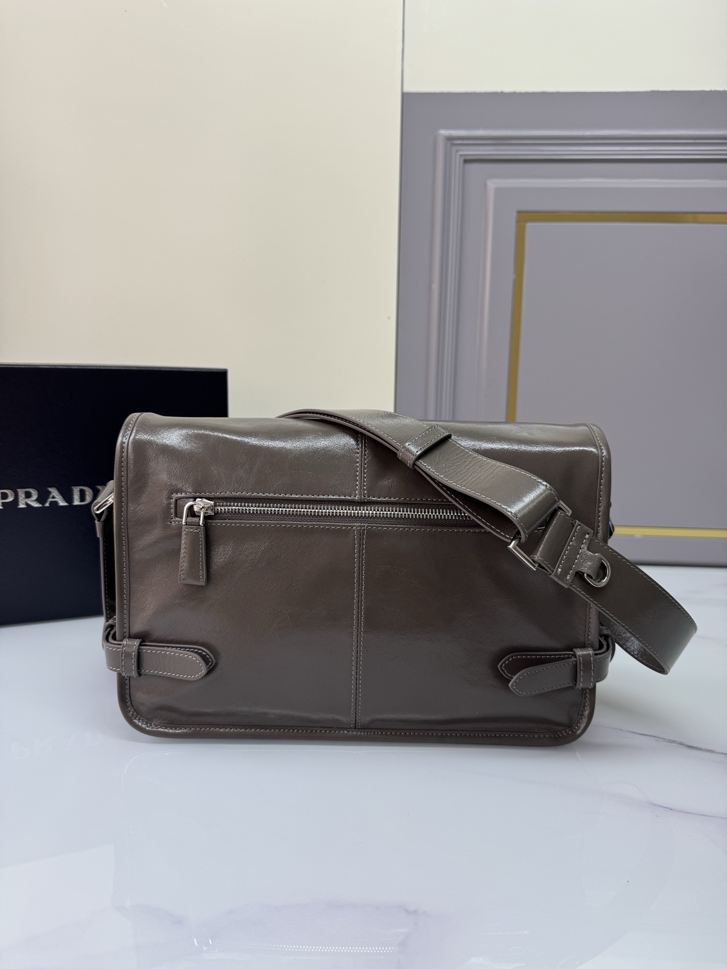 Luxury designer bag Women's Fashion Bag New Hot Oil wax Bag Shoulder Bag Oil Wax leather carefully crafted streamline profile triangle logo Fashion versatile adjustable leather shoulder strap